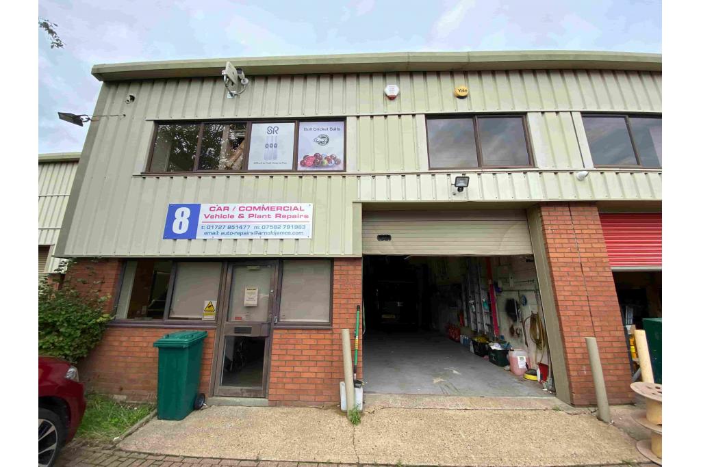Warehouse Unit at Metro Centre - Industrial Space in St Albans, Hertfordshire