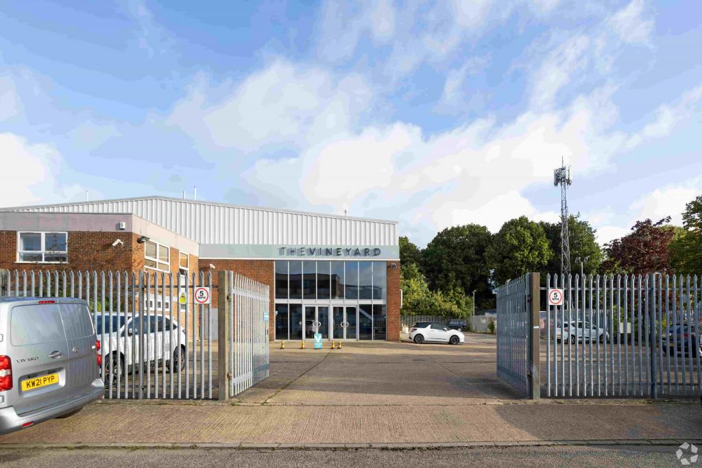Industrial Warehouse - Brick Knoll, St Albans Hertfordshire AL1 5UG