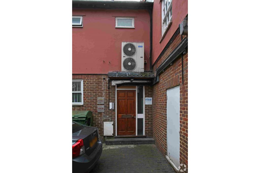 Restaurant Property to Let at 12B Chequer Street St Albans Hertfordshire AL1 3XZ