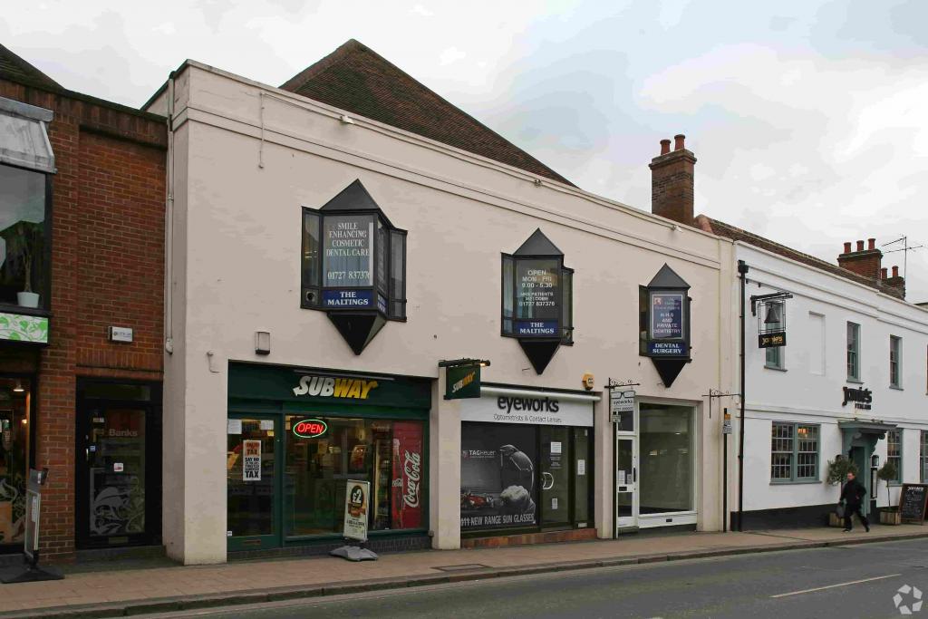 Retail Unit at 24-28 Chequer Street - Maltings Shopping Centre St Albans Hertfordshire AL1 3YD