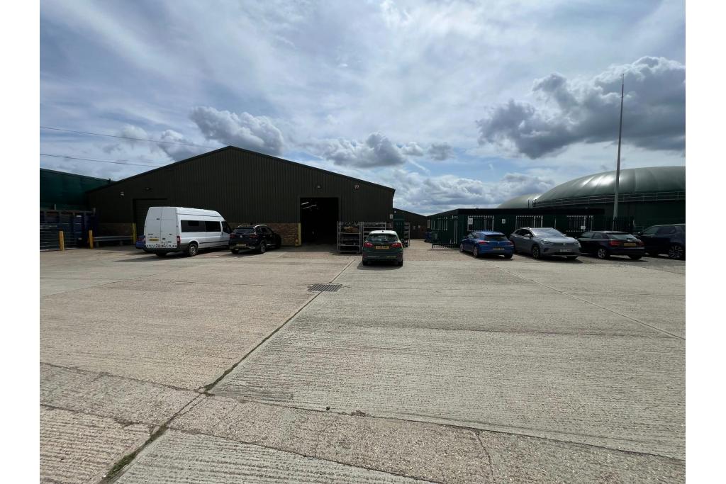 Coursers Road Industrial Warehouse - Colney Heath, Hertfordshire AL4 0PD
