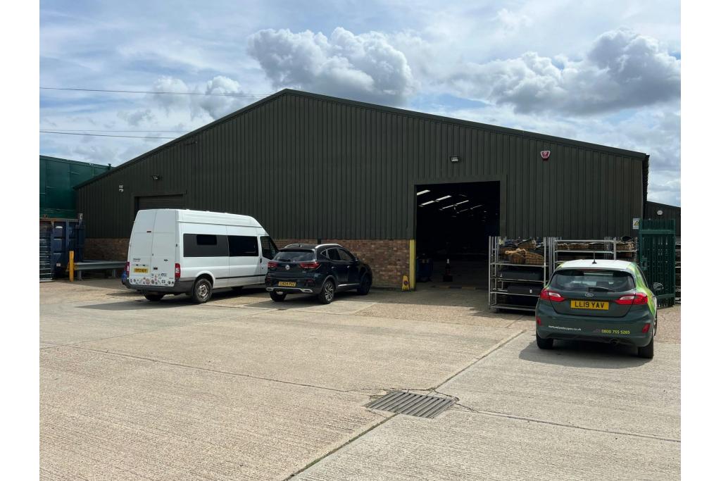Coursers Road Industrial Warehouse - Colney Heath, Hertfordshire AL4 0PD