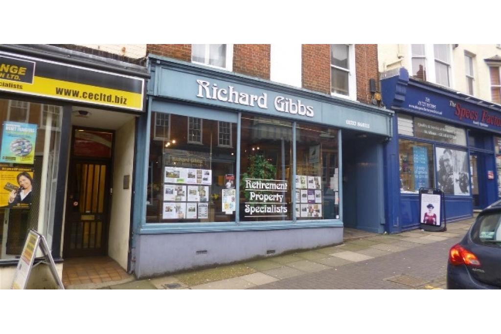 Retail and Residential Property to Let at 6 Holywell Hill, St Albans - Shopfront Opportunity
