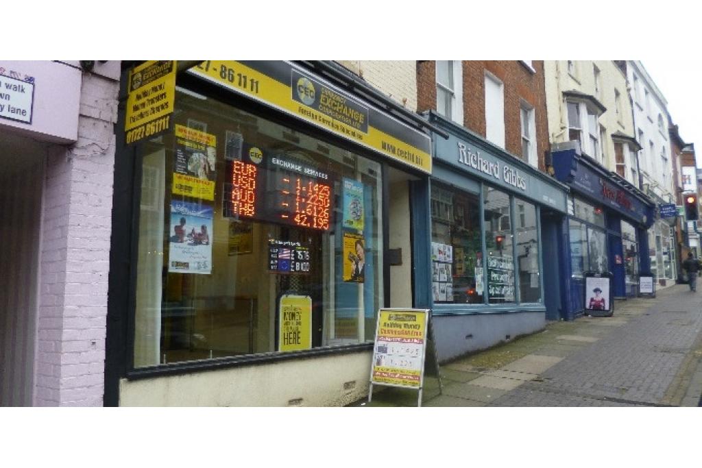 Retail and Residential Property to Let at 6 Holywell Hill, St Albans - Shopfront Opportunity