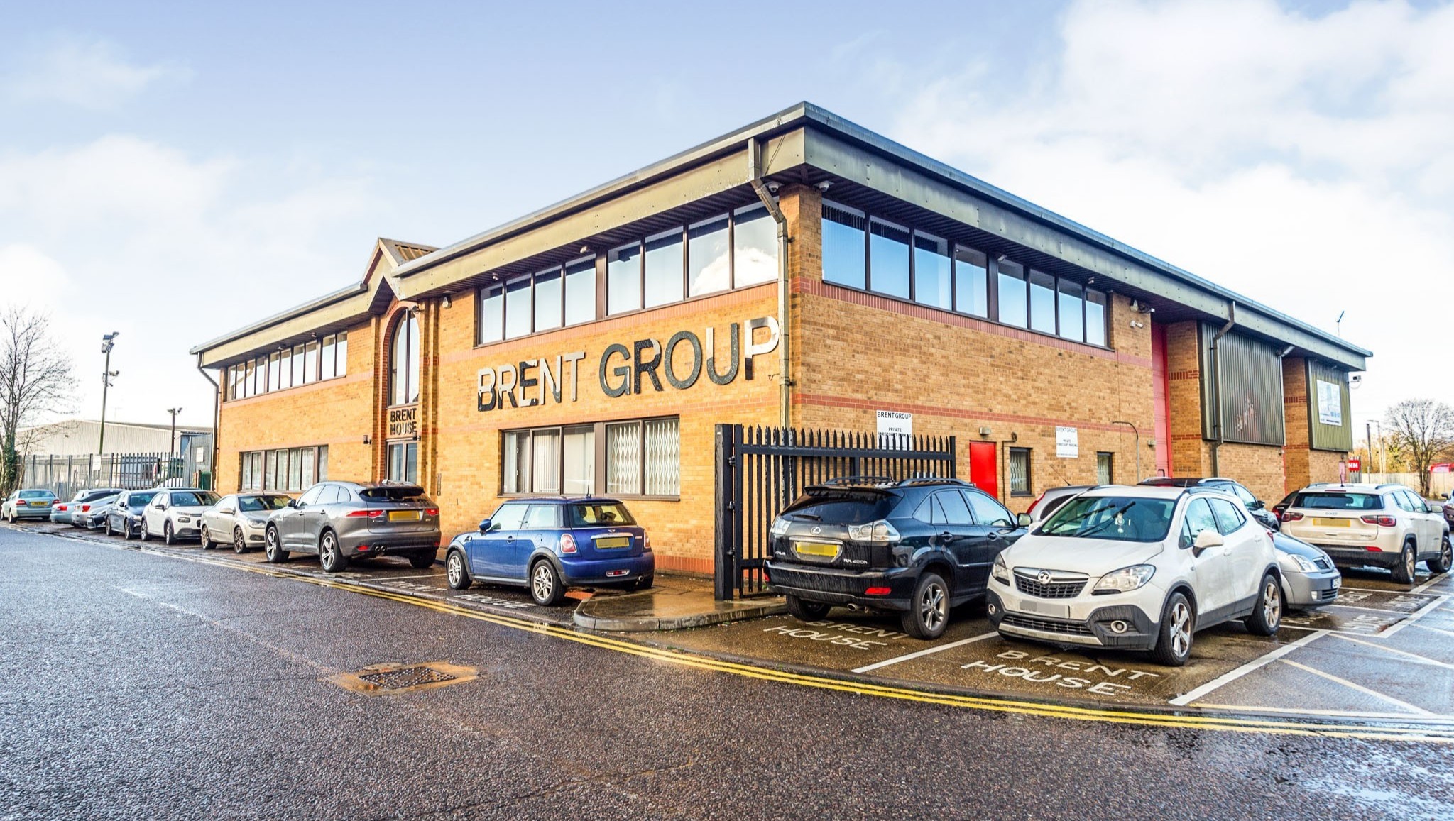Brent House Industrial and Service Property - Travellers Lane, North Mymms, Hertfordshire AL9 7HF
