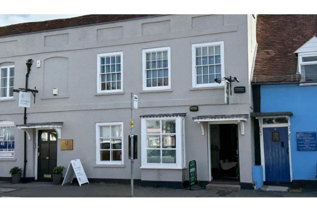20–22 Aylesbury End - Mixed-Use Office/Retail Building 240 Sq Ft,Beaconsfield