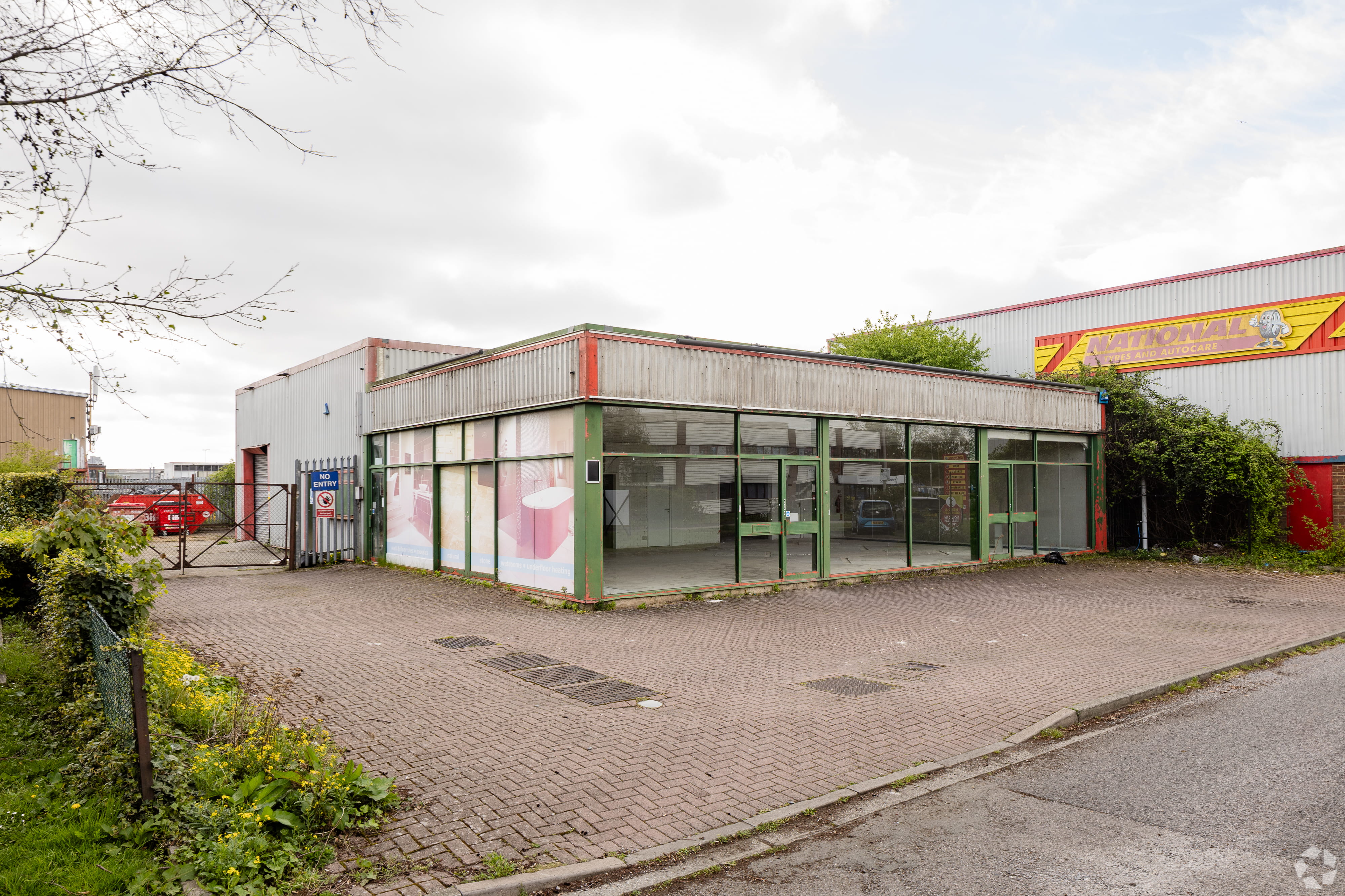 Standalone Retail Unit To Let at Broadfields Shopping Centre - Aylesbury Vale