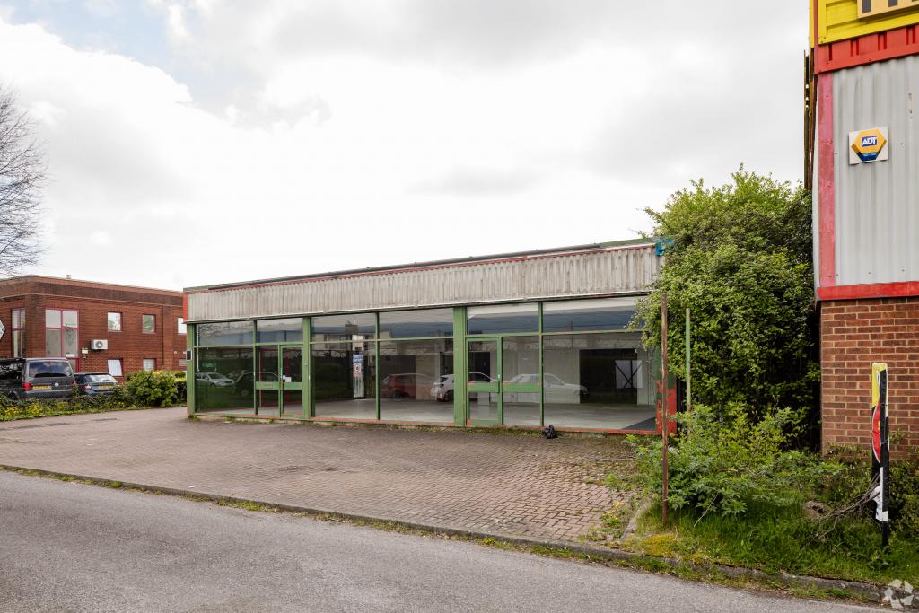 Standalone Retail Unit To Let at Broadfields Shopping Centre - Aylesbury Vale