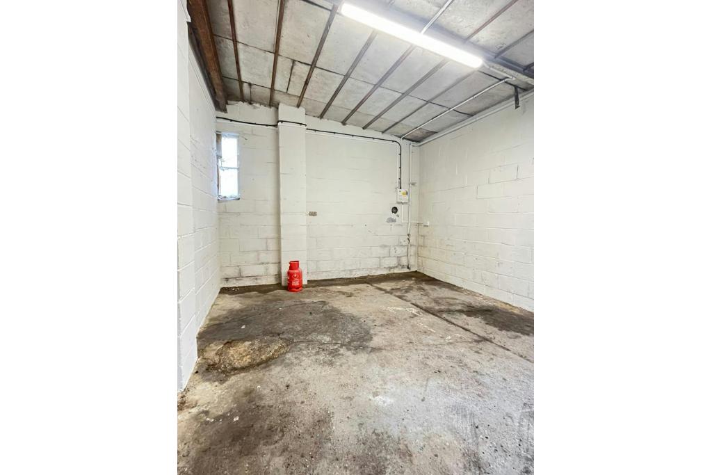 Light Industrial Unit To Let at Brook End Works - Weston Turville, Aylesbury Vale,