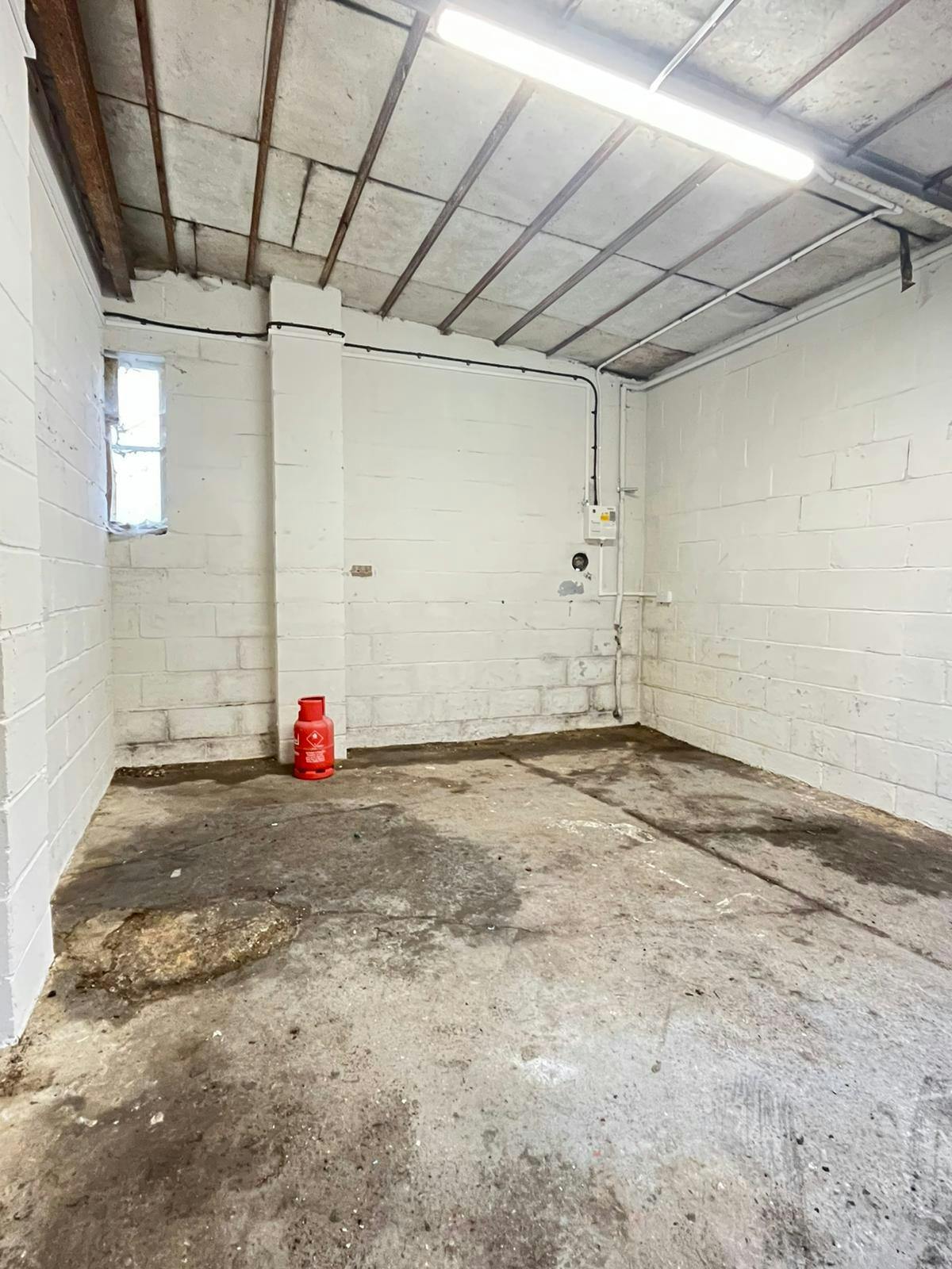 Light Industrial Unit To Let at Brook End Works - Weston Turville, Aylesbury Vale,