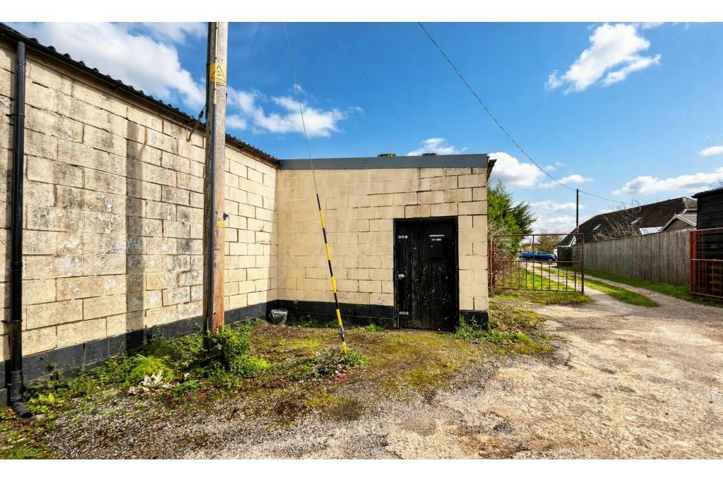Light Industrial Unit To Let at Brook End Works - Weston Turville, Aylesbury Vale,