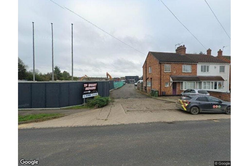 Warehouse To Let - Buckingham Road, Aylesbury, Buckinghamshire HP19 3QQ