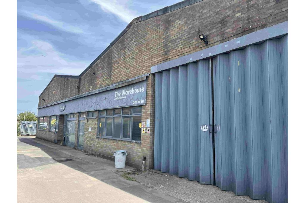 Warehouse To Let - Buckingham Road, Aylesbury, Buckinghamshire HP19 3QQ