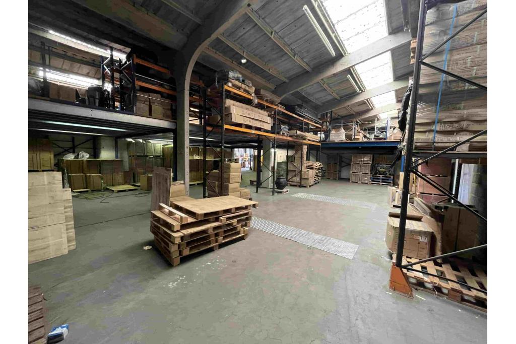 Warehouse To Let - Buckingham Road, Aylesbury, Buckinghamshire HP19 3QQ