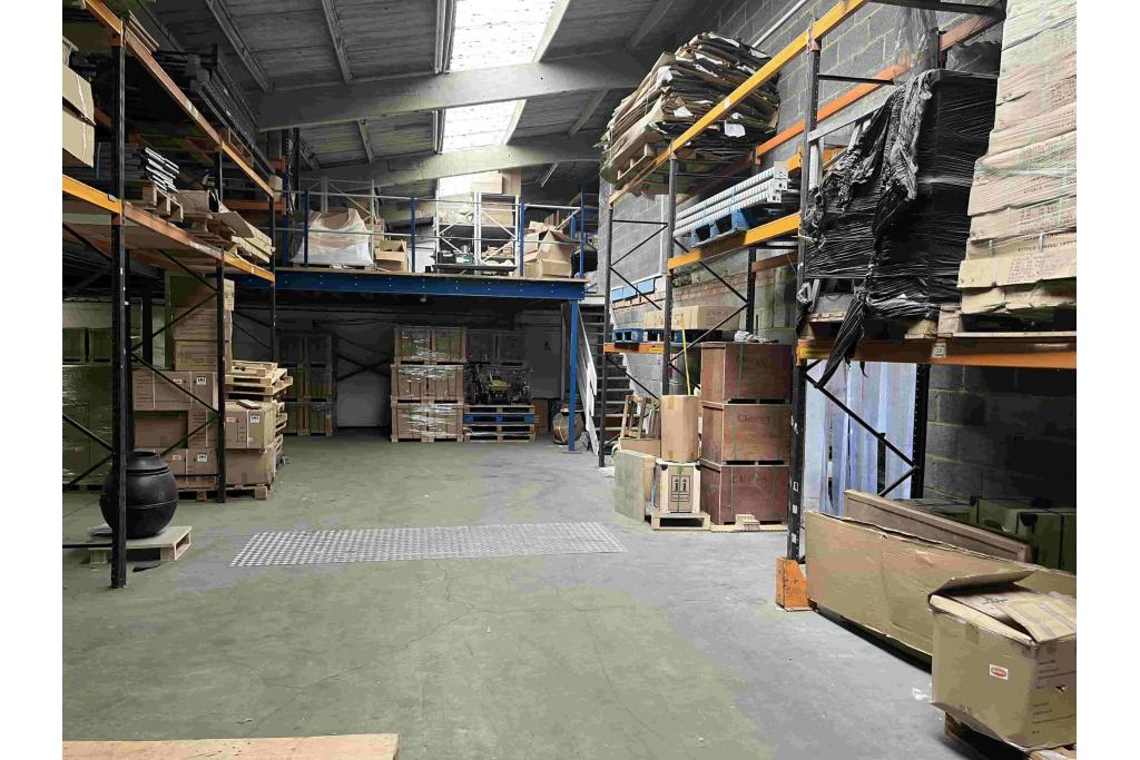 Warehouse To Let - Buckingham Road, Aylesbury, Buckinghamshire HP19 3QQ
