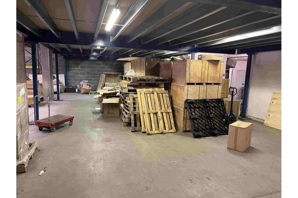 Warehouse To Let - Buckingham Road, Aylesbury, Buckinghamshire HP19 3QQ