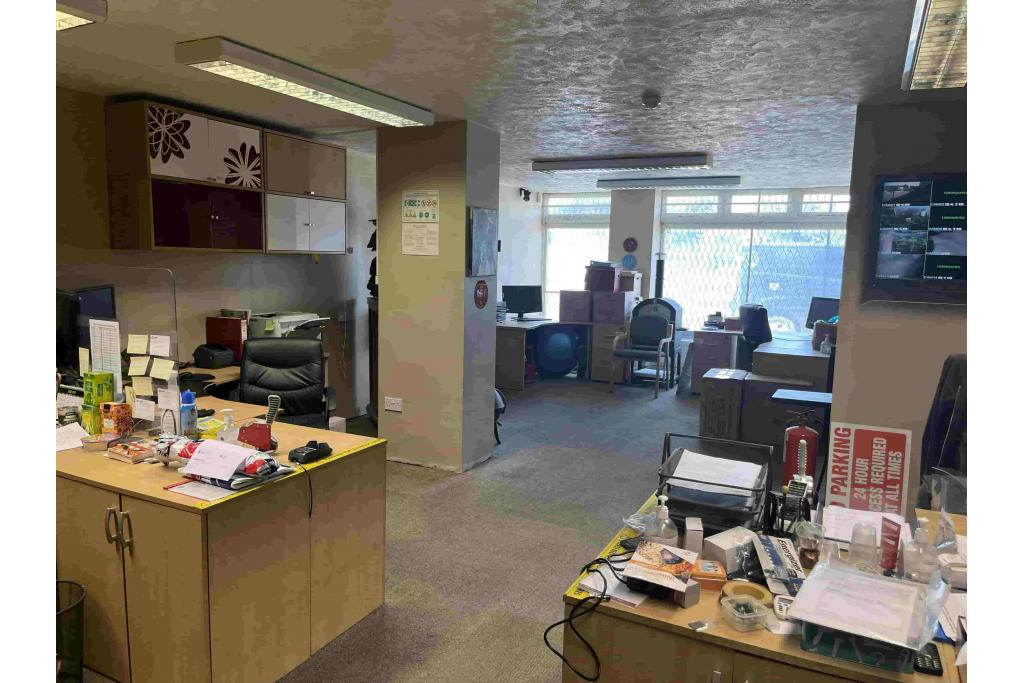 Warehouse To Let - Buckingham Road, Aylesbury, Buckinghamshire HP19 3QQ