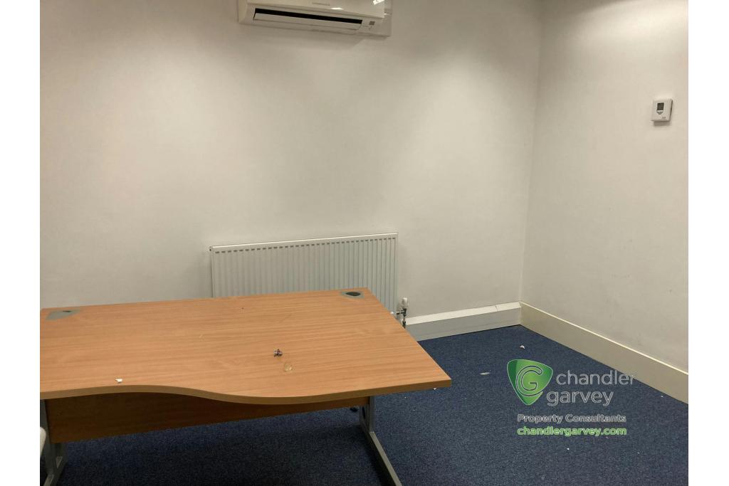 Office To Let - Buckingham House, Buckingham Street, Aylesbury, Buckinghamshire HP20 2NQ