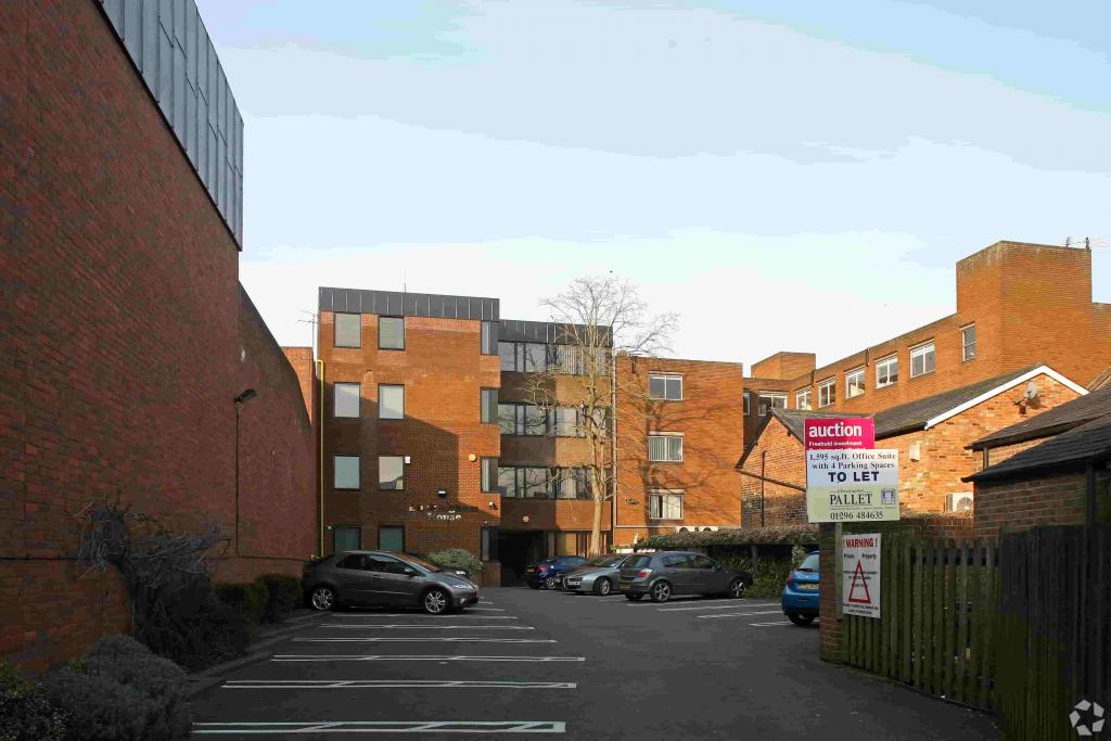 Office To Let - Buckingham House, Buckingham Street, Aylesbury, Buckinghamshire HP20 2NQ