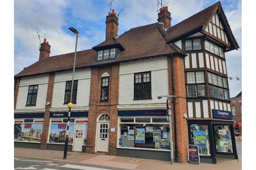 Shopfront Retail/Office To Let - 10 Burkes Parade, Beaconsfield, Buckinghamshire