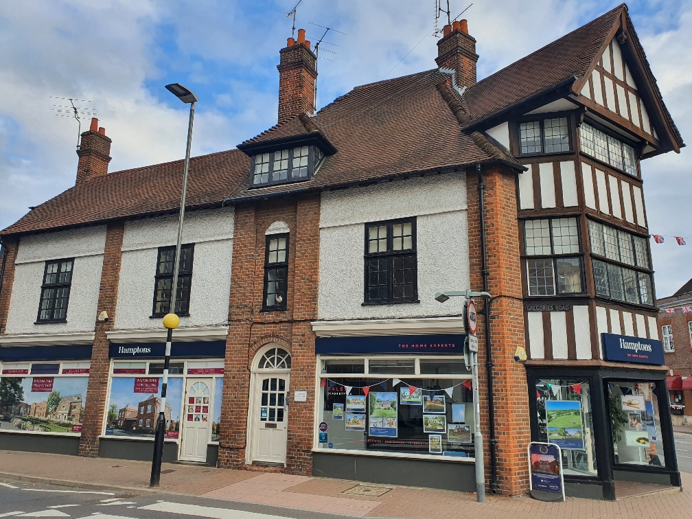 Shopfront Retail/Office To Let - 10 Burkes Parade, Beaconsfield, Buckinghamshire