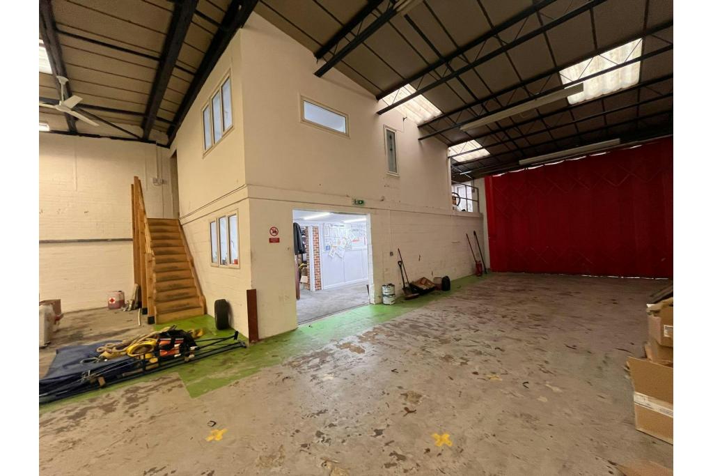Industrial Warehouse To Let - Chilton Road, Howard Industrial Estate, Chesham, Buckinghamshire
