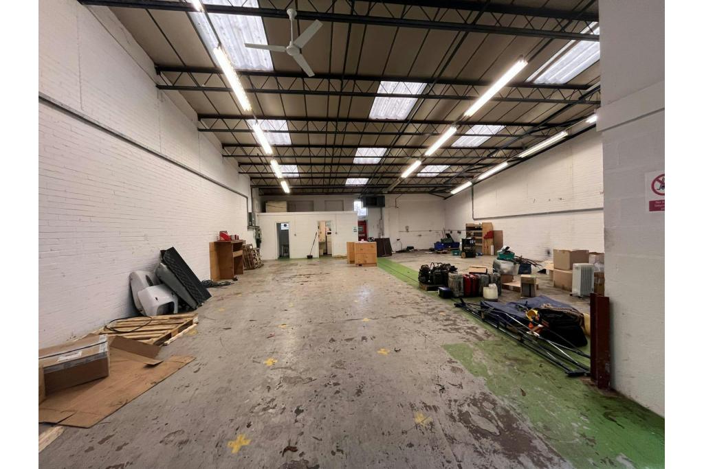 Industrial Warehouse To Let - Chilton Road, Howard Industrial Estate, Chesham, Buckinghamshire