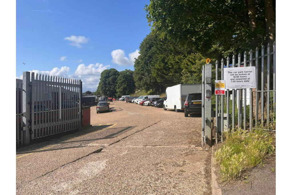 Industrial Warehouse To Let - Chilton Road, Howard Industrial Estate, Chesham, Buckinghamshire