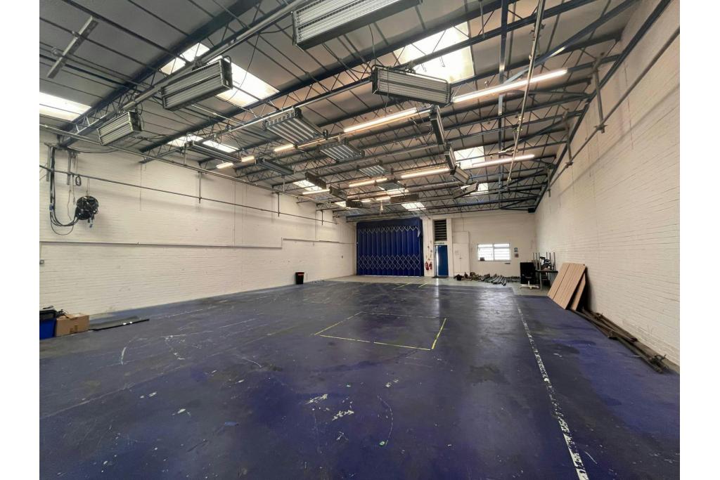 Industrial Warehouse To Let - Chilton Road, Howard Industrial Estate, Chesham, Buckinghamshire