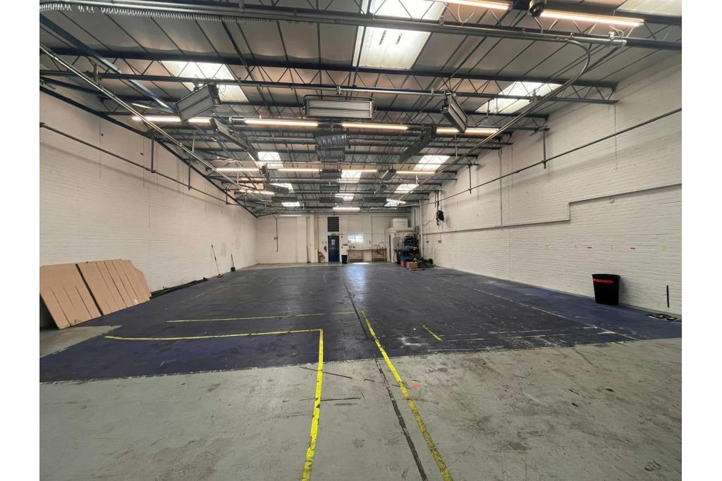 Industrial Warehouse To Let - Chilton Road, Howard Industrial Estate, Chesham, Buckinghamshire