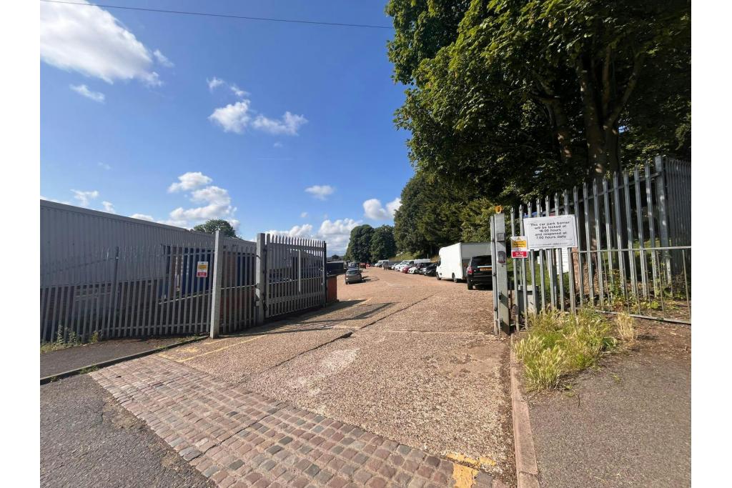Industrial Warehouse To Let - Chilton Road, Howard Industrial Estate, Chesham, Buckinghamshire