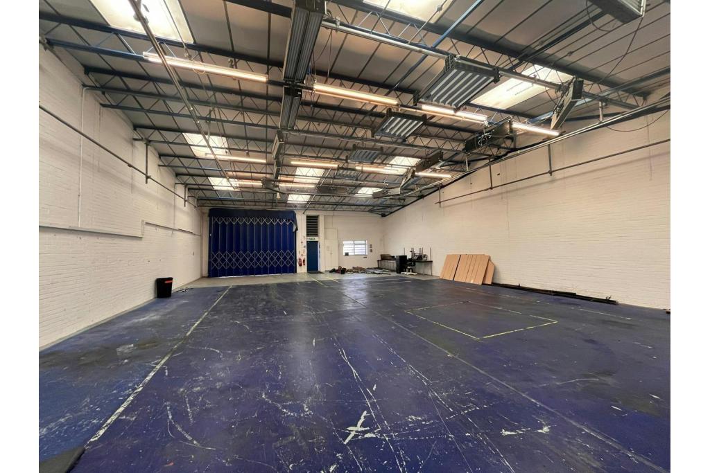 Industrial Warehouse To Let - Chilton Road, Howard Industrial Estate, Chesham, Buckinghamshire