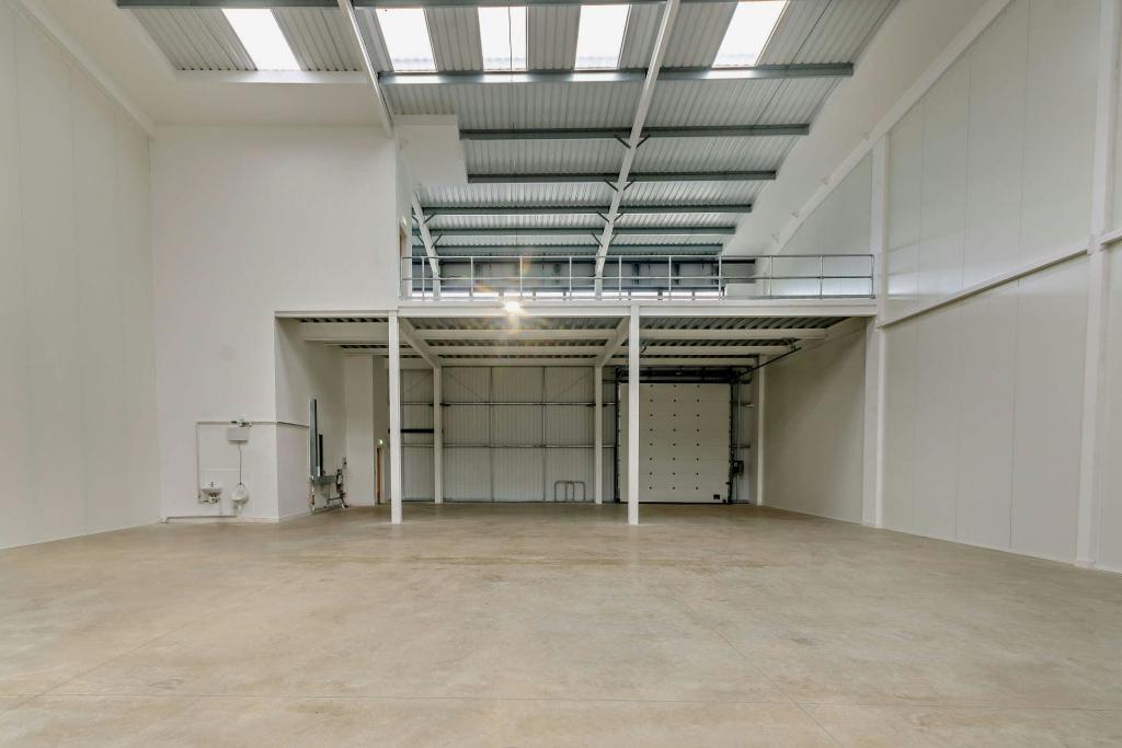 Warehouse To Let - College Road, Vantage 41, Aylesbury, Buckinghamshire