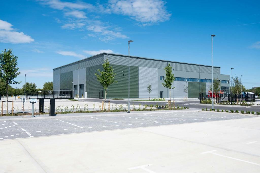 Warehouse To Let - College Road, Vantage 41, Aylesbury, Buckinghamshire