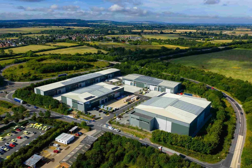 Warehouse To Let - College Road, Vantage 41, Aylesbury, Buckinghamshire