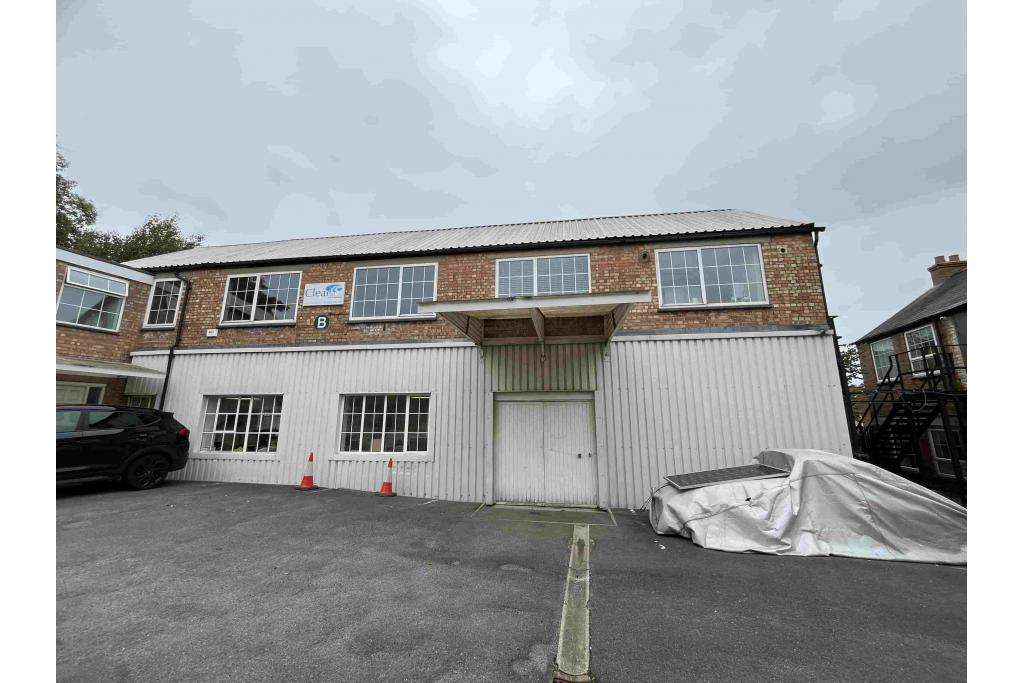 Office To Let - Copyground Lane, Brow Business Centre, High Wycombe, Buckinghamshire H