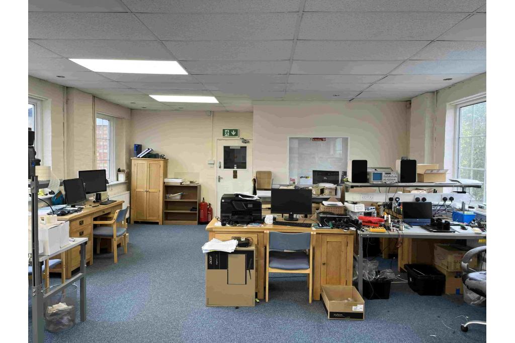 Office To Let - Copyground Lane, Brow Business Centre, High Wycombe, Buckinghamshire H