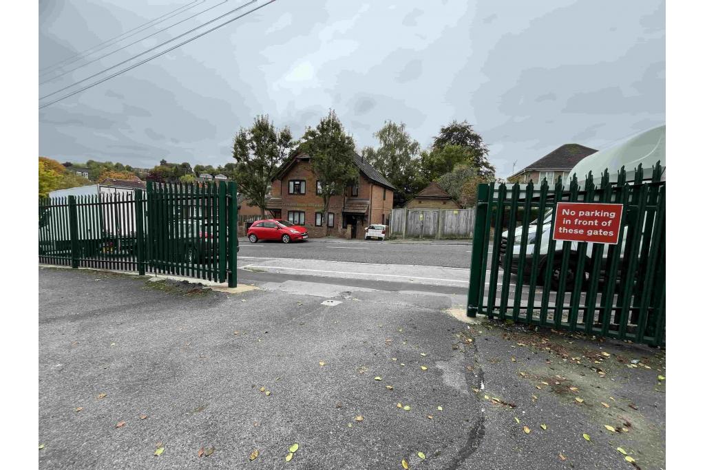 Office To Let - Copyground Lane, Brow Business Centre, High Wycombe, Buckinghamshire H