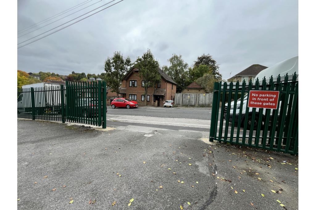 Office To Let - Copyground Lane, Brow Business Centre, High Wycombe, Buckinghamshire H