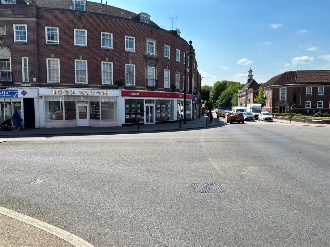 Retail To Let - 102 Easton Street, High Wycombe, Buckinghamshire HP11 1LT