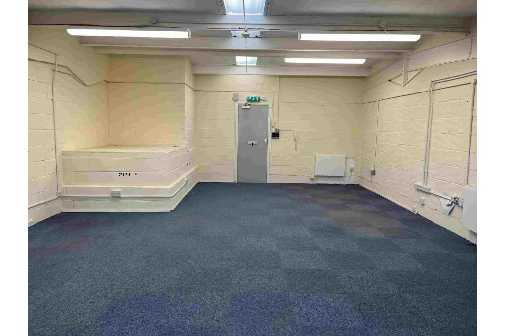 Light Industrial Unit To Let - Edison Business Centre, Edison Road, Aylesbury, Buckinghamshire