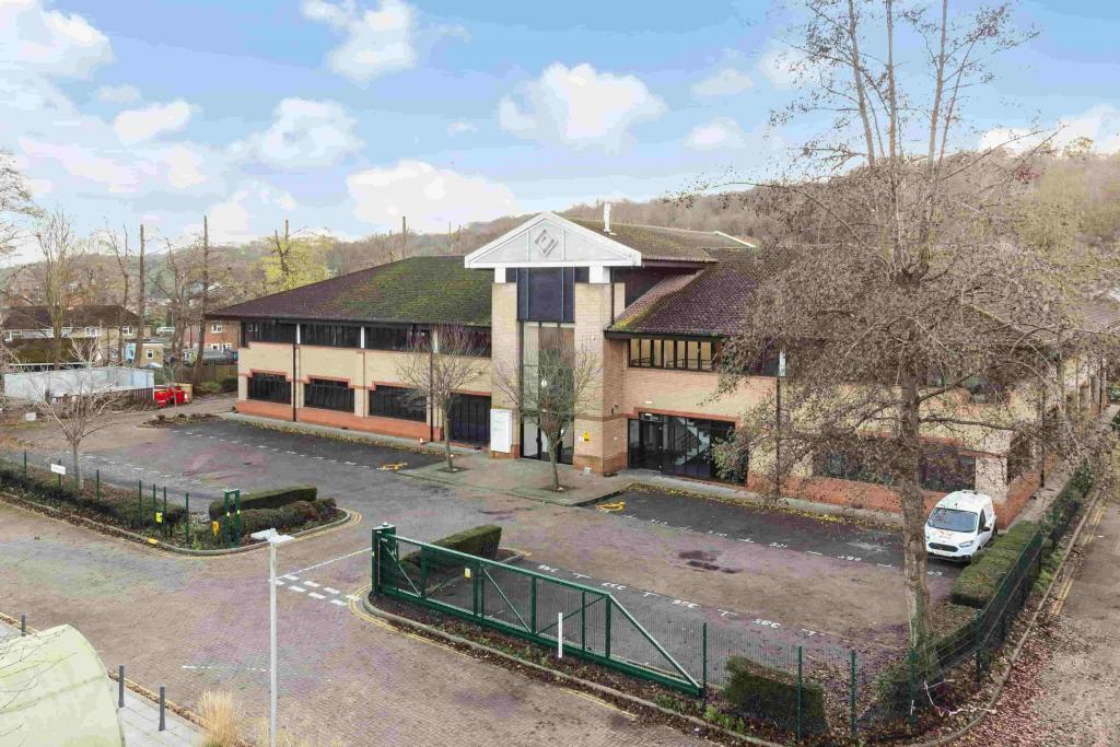 Office To Let - Frederick Place, Hampden Court, Kingsmead Business Park, High Wycombe