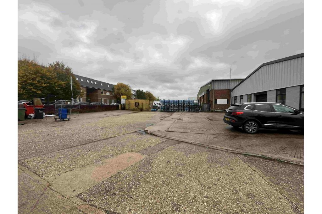 Industrial Unit To Let – Gatehouse Way, The Point, Aylesbury, Buckinghamshire