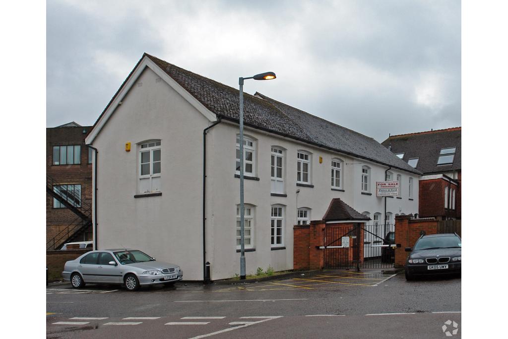 Office Unit To Let – High St, Broadway Court, Chesham, Buckinghamshire HP5 1EG