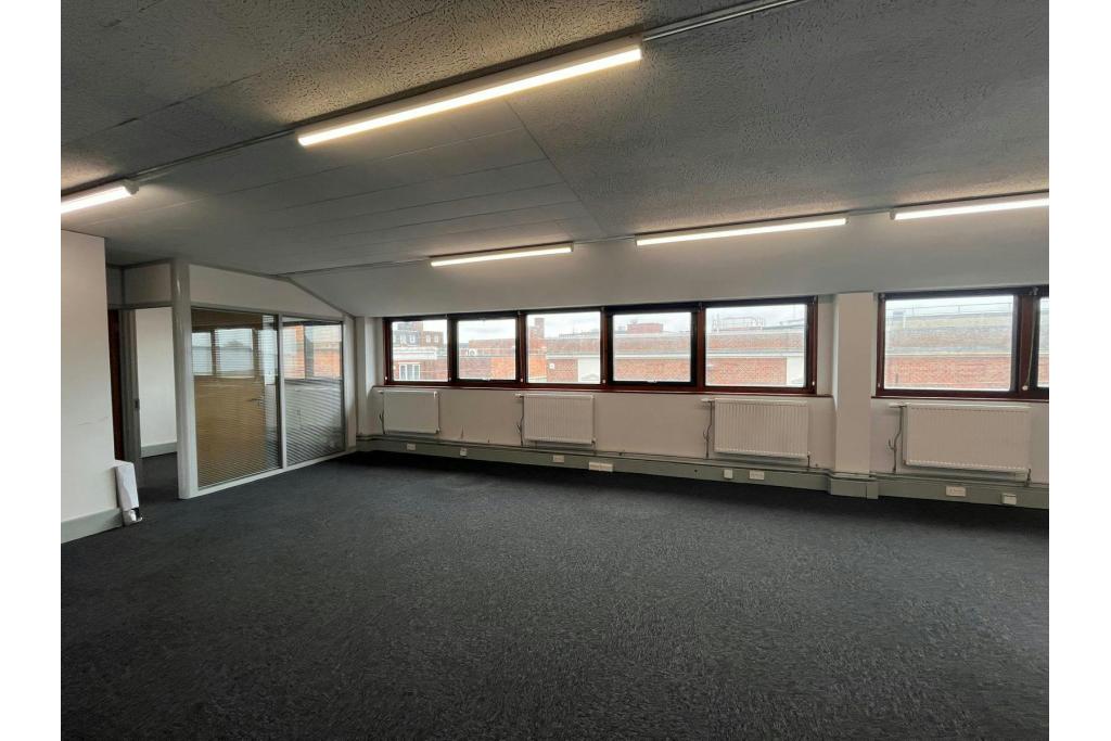Retail and Office Space To Let – Hale Leys Shopping Centre, High St, Aylesbury, Buckinghamshire