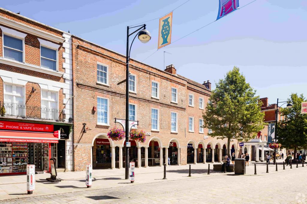 Shopfront Retail/Office To Let – Red Lion House, 9-10 High Street, High Wycombe, Buckinghamshire