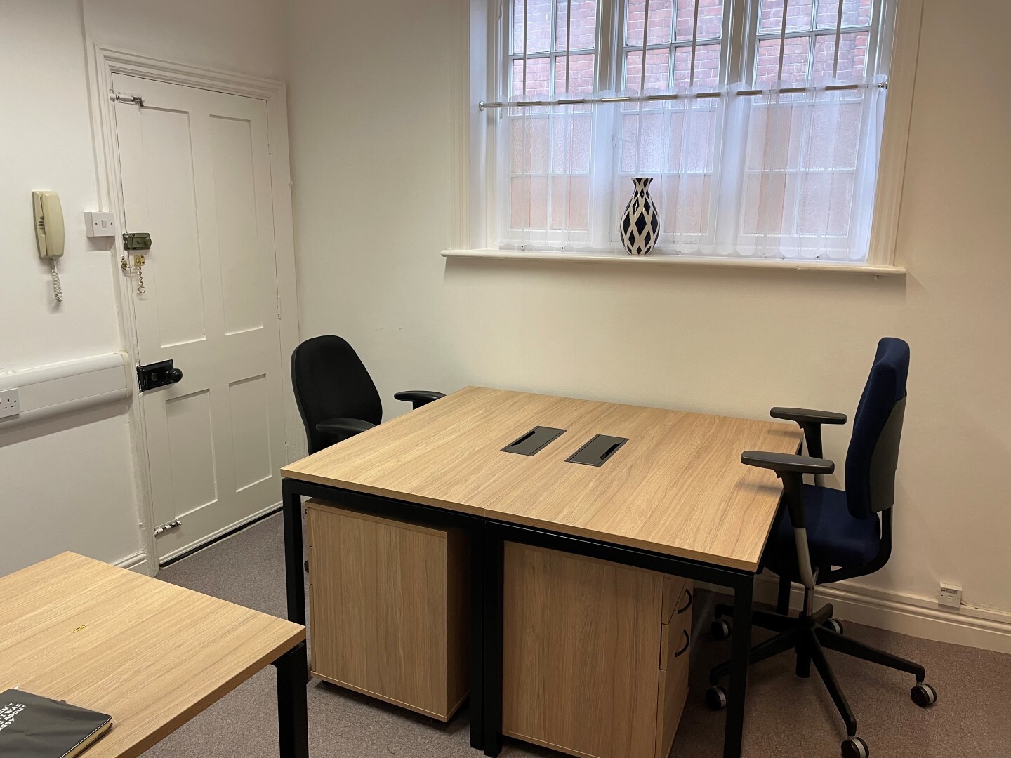 Office and Retail Unit To Let – 16-17 High Street, Tring, Hertfordshire