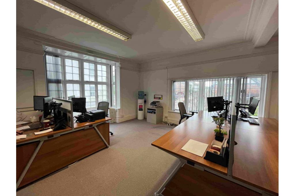 Office and Retail Unit To Let – 16-17 High Street, Tring, Hertfordshire