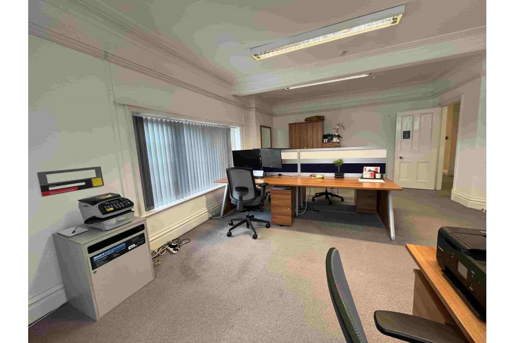 Office and Retail Unit To Let – 16-17 High Street, Tring, Hertfordshire
