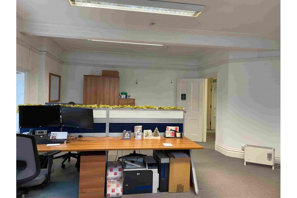 Office and Retail Unit To Let – 16-17 High Street, Tring, Hertfordshire